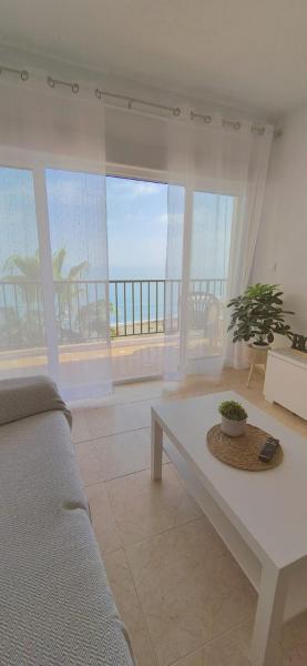 Apartamento con piscina en la primera línea de playa de Fuengirola